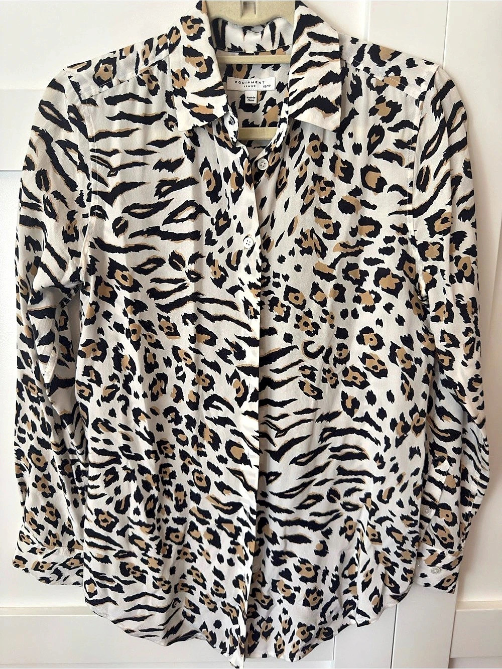 Equipment Silk Animal Print Button Down Size XS